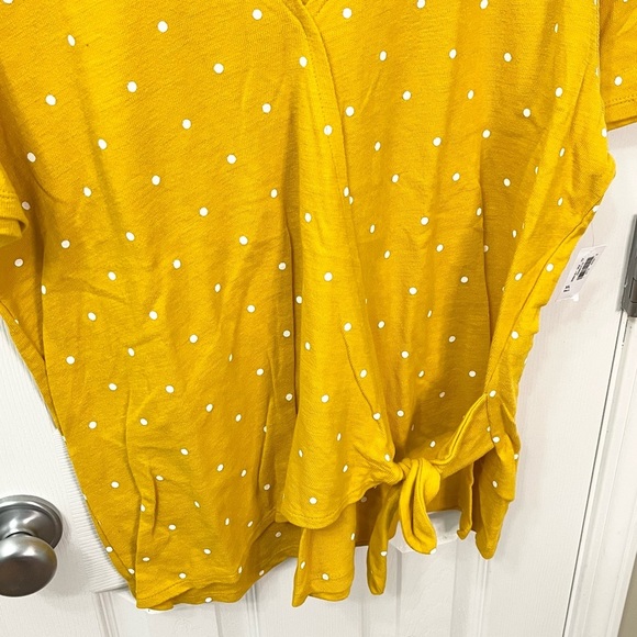 NWT Old Navy Yellow Polka Dot Faux Wrap Top Women’s Size XLT - Picture 4 of 6